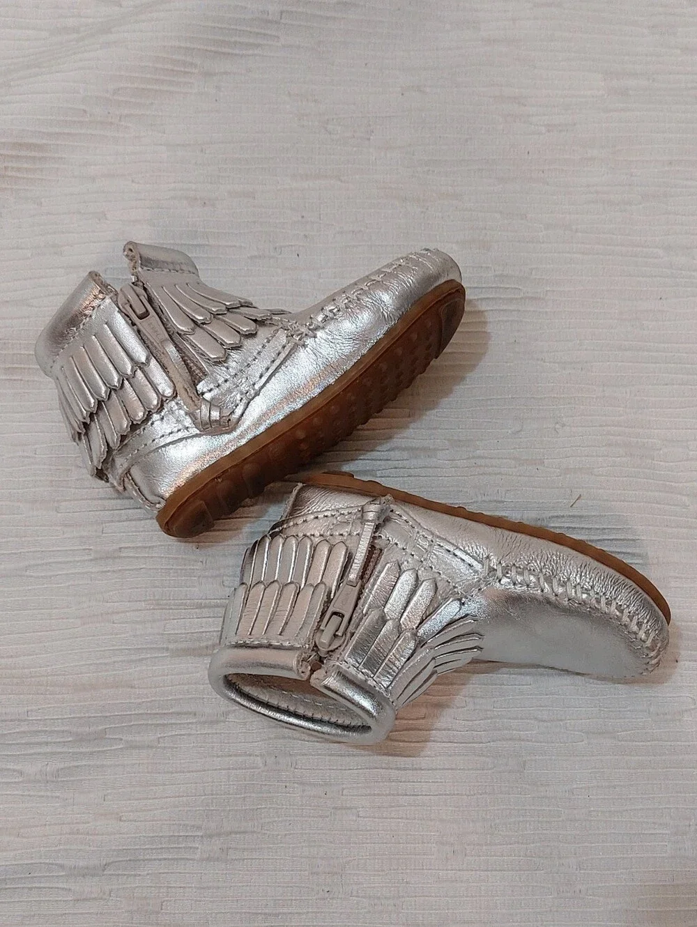 Minnetonka Leather Silver Fringe Moccasin Boots for Kids Size 5